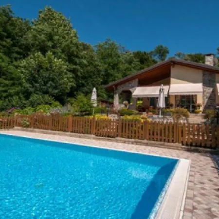 Sleeps 12 Pool Air Con Wifi *