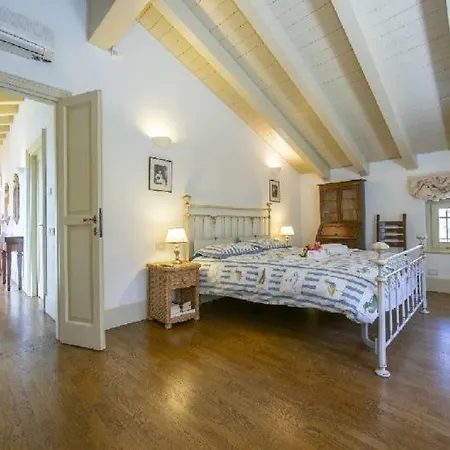 Sleeps 12 Pool Air Con Wifi * Besozzo